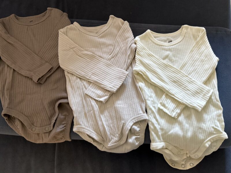 Три бодика H&M (размер 62–68)